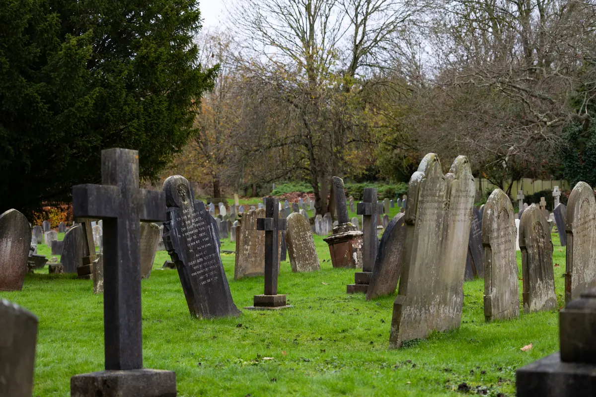 Cemetery graveside — funeral live streaming for burial services